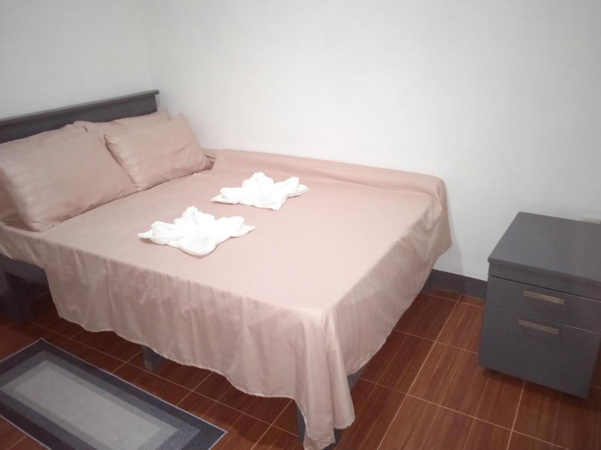 Sarah'S Garden Bnb & Spa Bed & Breakfast Clarin  ภายนอก รูปภาพ