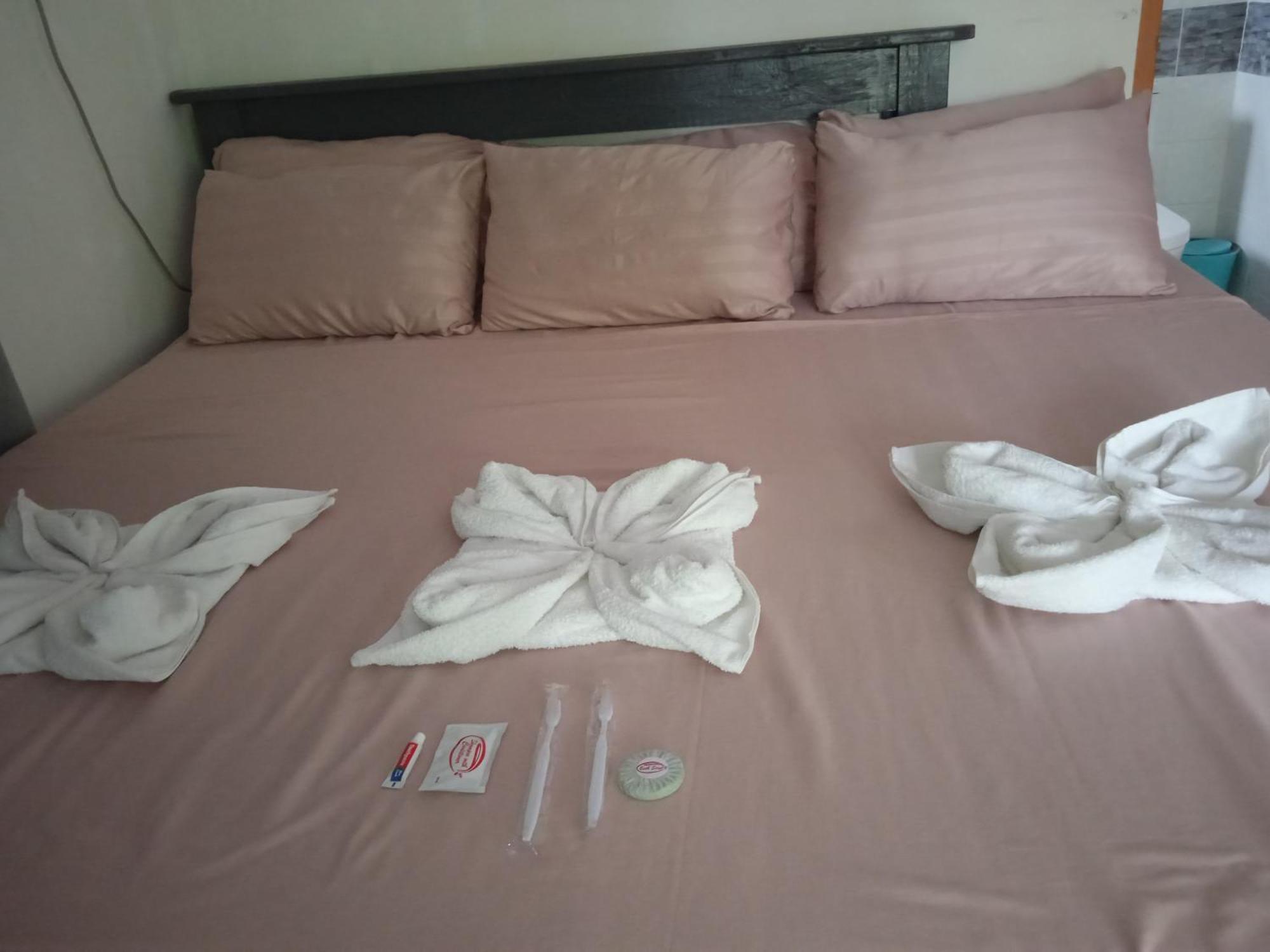Sarah'S Garden Bnb & Spa Bed & Breakfast Clarin  ภายนอก รูปภาพ